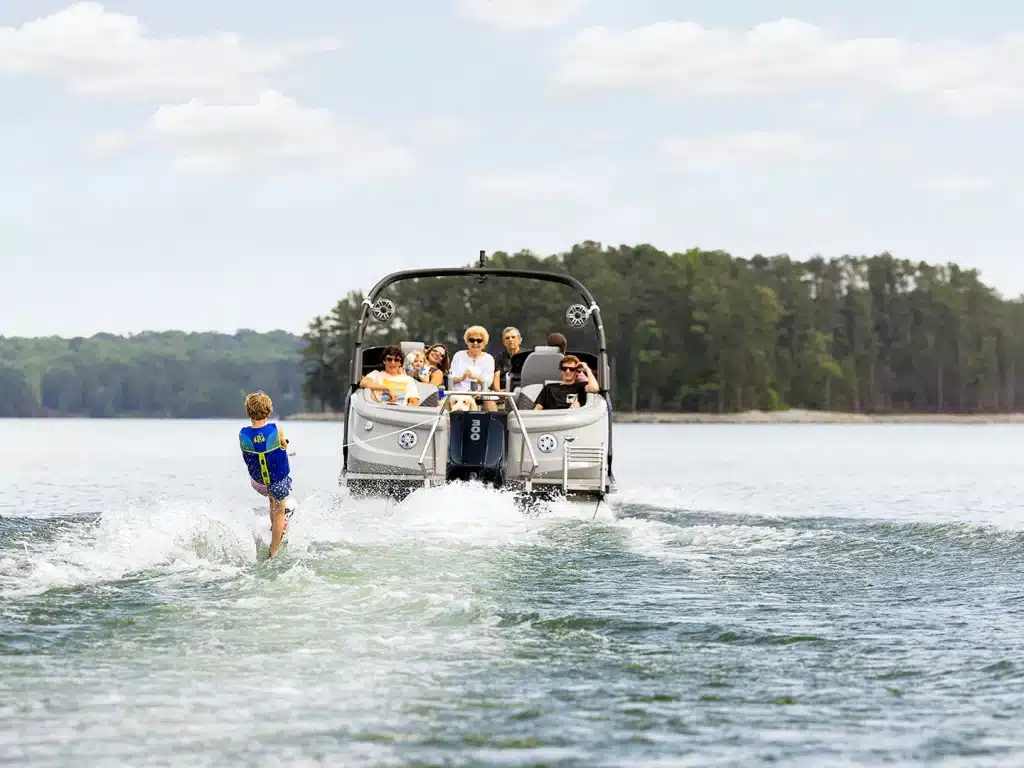 Pontoon Boats: Can Your Manitou Pontoon Boat Pull a Skier?